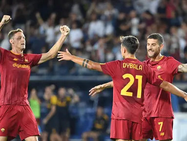 Penyerang AS Roma Paulo Dybala merayakan gol pertama untuk timnya yang dicetak ke gawang Empoli dalam partai Serie A 2022/2023 giornata 6 di Stadio Carlo Castellani, Selasa (13/9/2022) dini hari WIB. Duel Empoli vs Roma berakhir dengan skor 2-1 untuk kemenangan Serigala Ibu Kota --julukan AS Roma. (Photo by Alberto PIZZOLI / AFP)