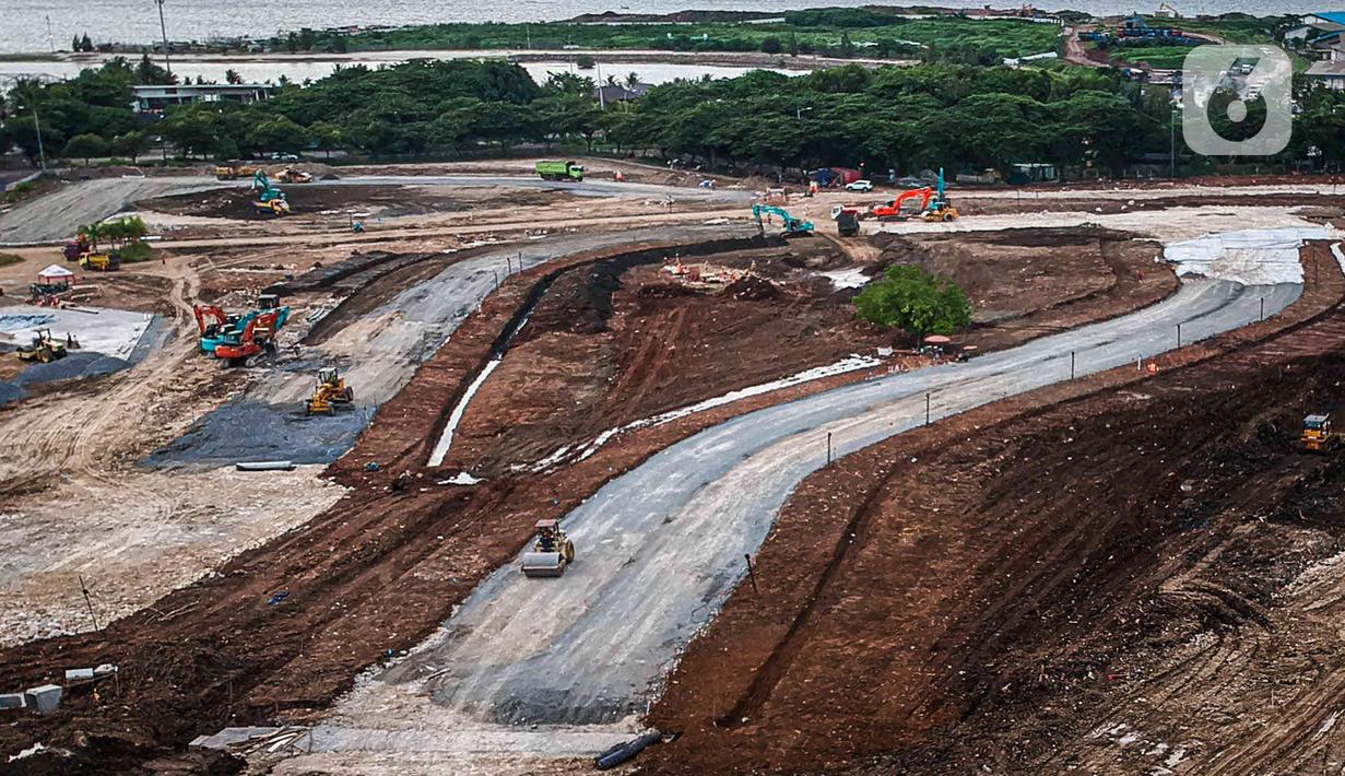 Foto udara progres pembangunan Jakarta International E-Prix Circuit (JIEC) di kawasan Taman Impian Jaya Ancol, Jakarta, Kamis (24/2/2022). Menurut PT Jakarta Propertindo pembangunan JIEC yang ditargetkan selesai dalam waktu tiga bulan itu kini telah mencapai 28 persen. (Liputan6.com/Herman Zakharia)