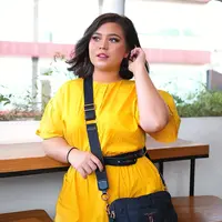 Lebaran ini, coba aplikasikan makeup vibrant andalan beauty influencer ini. (Sumber foto: sarahayuh_/instagram)