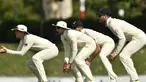 Pemain Inggris bersiap menangkap bola saat bertanding melawan Cricket Australia XI pada hari ketiga pertandingan tur empat hari Ashes di Stadion Tony Ireland di Townsville (17/11). (AFP Photo/Peter Parks)