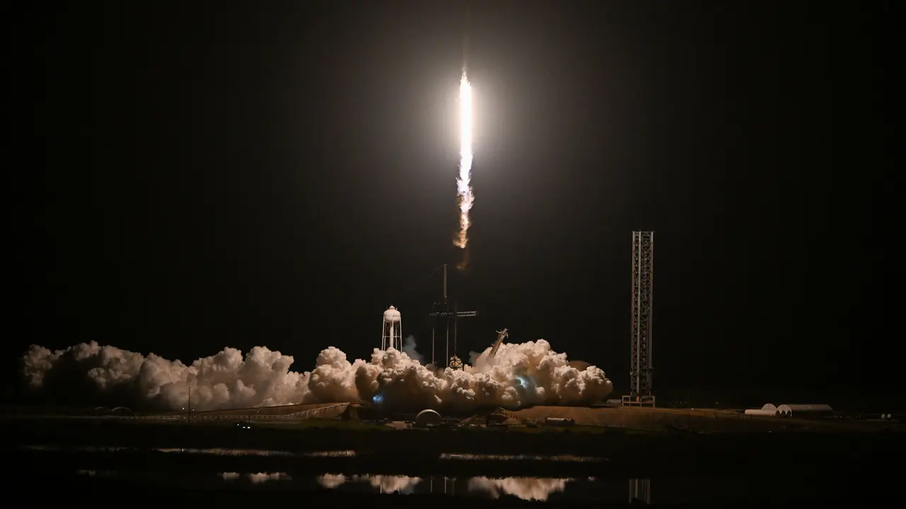 SpaceX Falcon 9 Kirim Awak Baru ke Stasiun Luar Angkasa Internasional