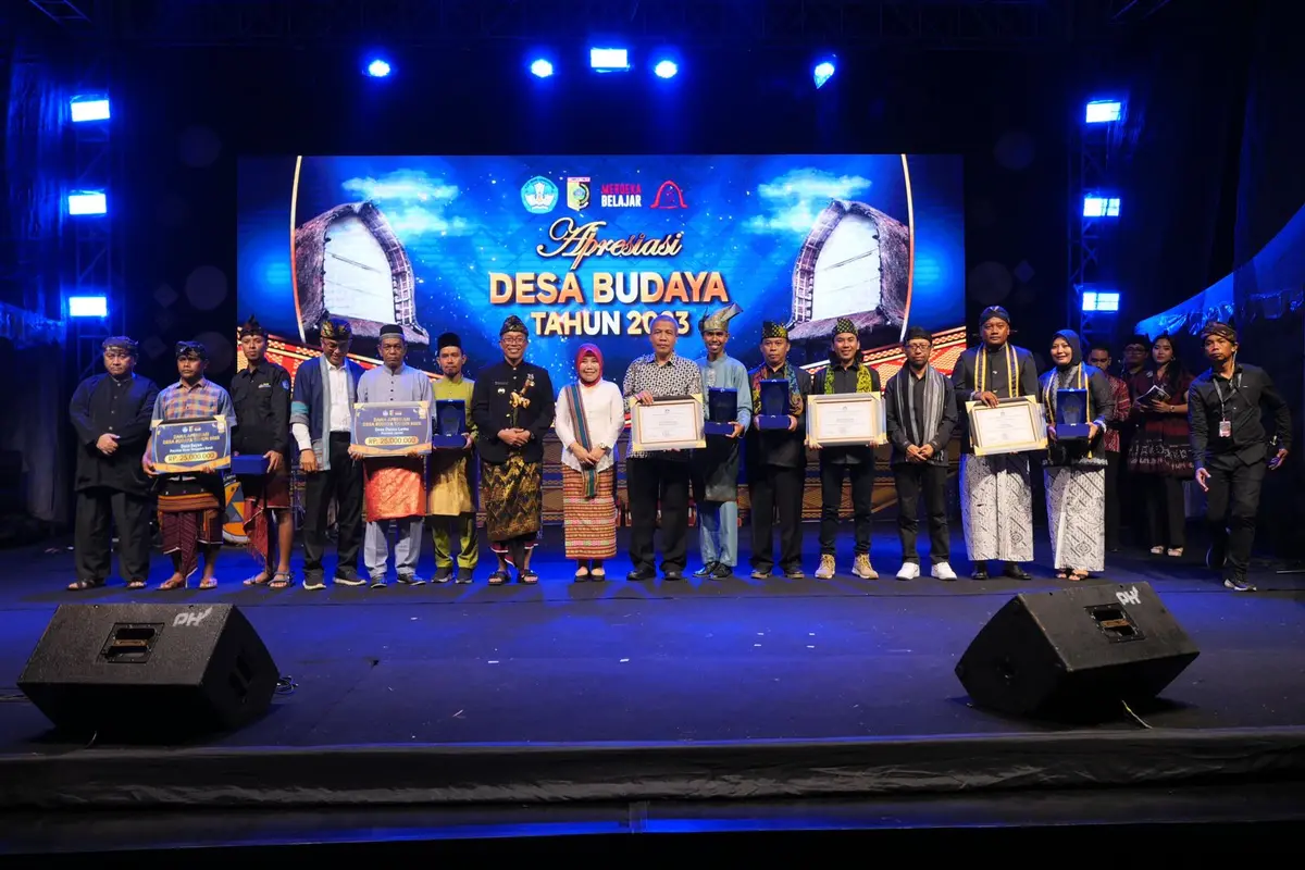 Kementerian Pendidikan, Kebudayaan, Riset, dan Teknologi (Kemendikbudristek) menganugerahkan Penghargaan Desa Budaya 2023 di Desa Pringgasela, Lombok Timur, Nusa Tenggara Timur (NTT).