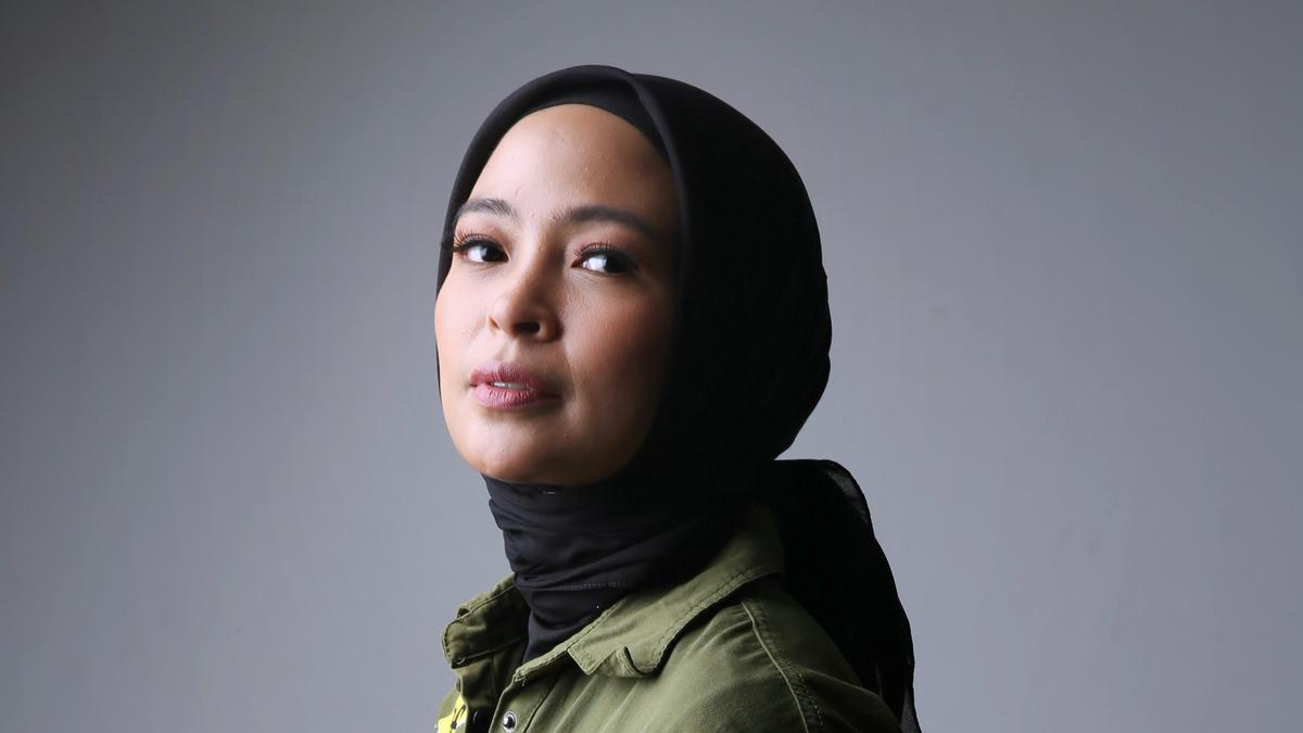 6 Gaya Hijab Tantri Kotak, dari Kasual hingga Rock and Roll