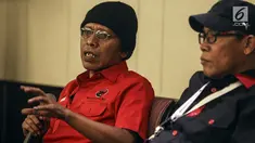 Politikus PDI Perjuangan Aldian Napitupulu (kiri) saat menjadi pembicara dalam serial diskusi dalam rangkaian Kongres V PDIP di Sanur, Bali, Jumat (9/8/2019). Diskusi tersebut membahas Demokrasi Arus Bawah (Perlawanan Terhadap Rezim Otoriter). (Liputan6.com/Johan Tallo)