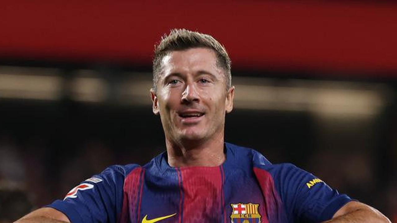 Robert Lewandowski Menua, Barcelona Incar Striker Kelas Dunia sebagai Pengganti
