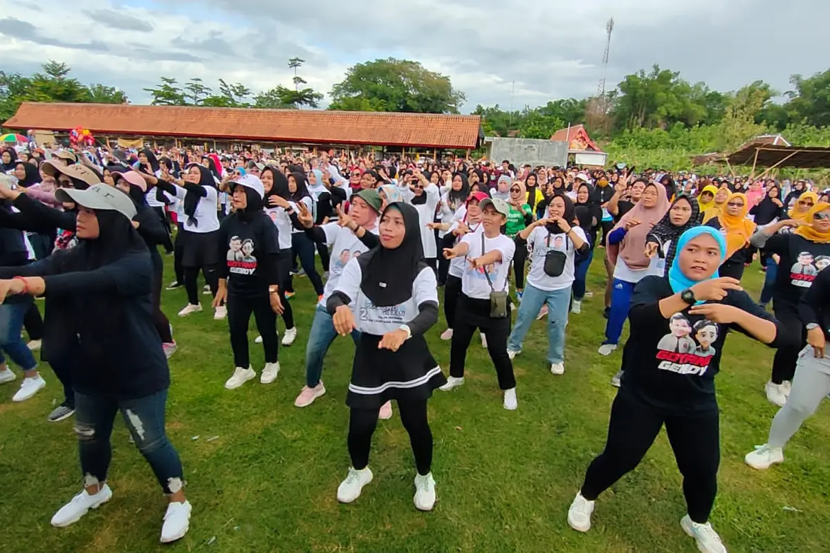 Para pendukung pasangan Prabowo Subianto dan Gibran Rakabuming Raka bergoyang Gemoy Oke Gas 02