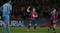 Barcelona menang besar 7-1 atas Valencia pada laga pekan ke-21 La Liga di Estadi Ol&iacute;mpic Lluis Companys, Barcelona, Senin (27/01/2025) dini hari WIB. Satu dari tujuh gol El Barca disarangkan Robert Lewandowski. (AP Photo/Joan Monfort)