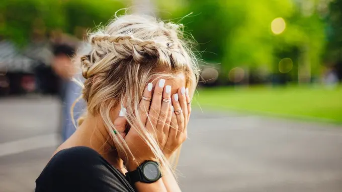 4 Hal Ini Cuma Dirasakan Kamu yang Datang Kondangan Sendirian