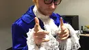 Pelantun 'Thinking Out Loud' Ed Sheeran memakai kostum Austin Powers. (via people.com)