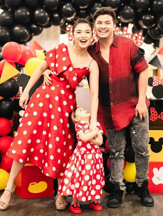 "Tantangan kita setelah punya anak adalah ga bs foto berduaan dengan leluasa," ujar Chelsea Olivia. (Foto: instagram.com/chelseaoliviaa)