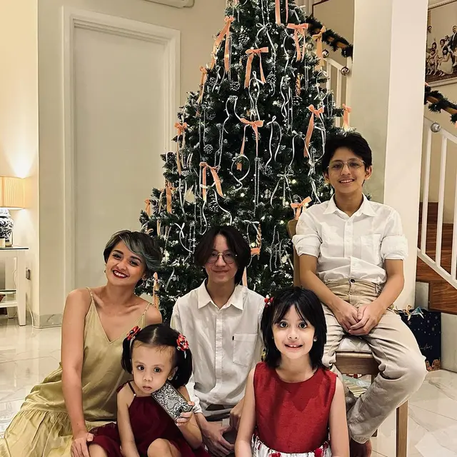 6 Artis Single Mom Rayakan Natal 2023 Bareng Anak, Kebahagiaan Tetap Terasa