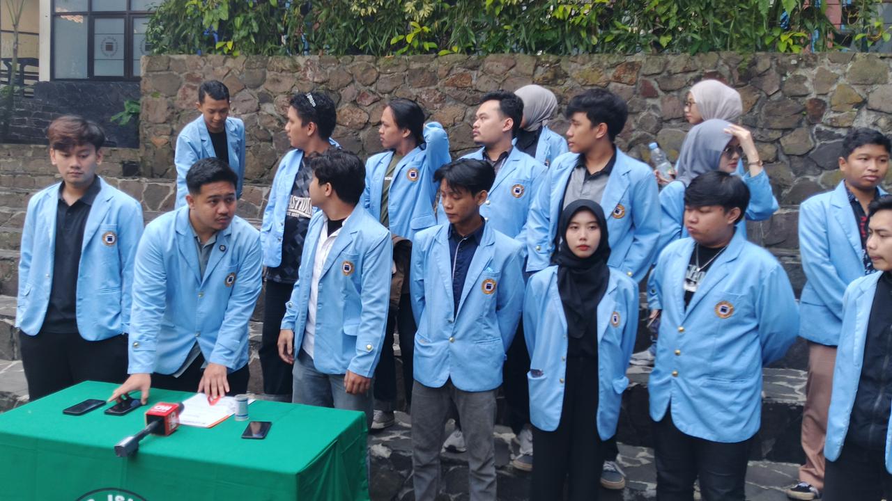 Pernyataan Sikap BEM Unisba soal Penembakan Gas Air Mata di Lingkungan Kampus