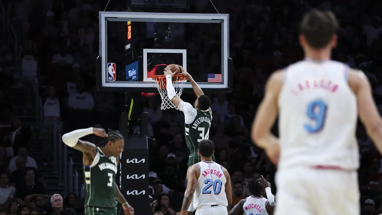 Giannis Dunk