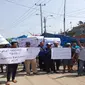 Aksi nelayan Kabupaten Indramayu menolak kembali penggunaan alat tangkap pukat harimau di perairan Indonesia. Foto (Liputan6.com / Panji Prayitno)