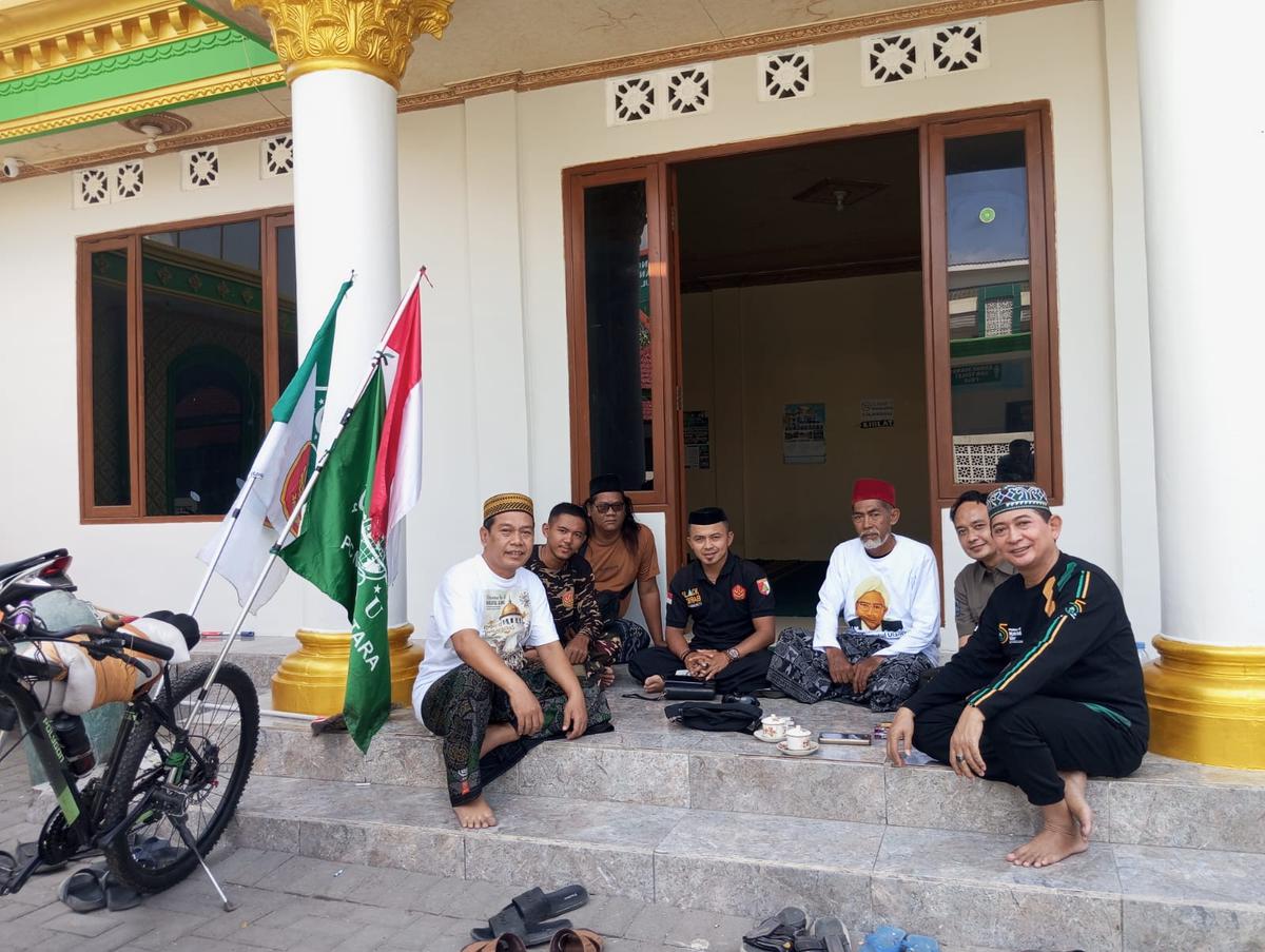 Banser menempuh perjalanan dari Sumatera Selatan ke Jombang. (merdeka.com/Erwin yohanes).