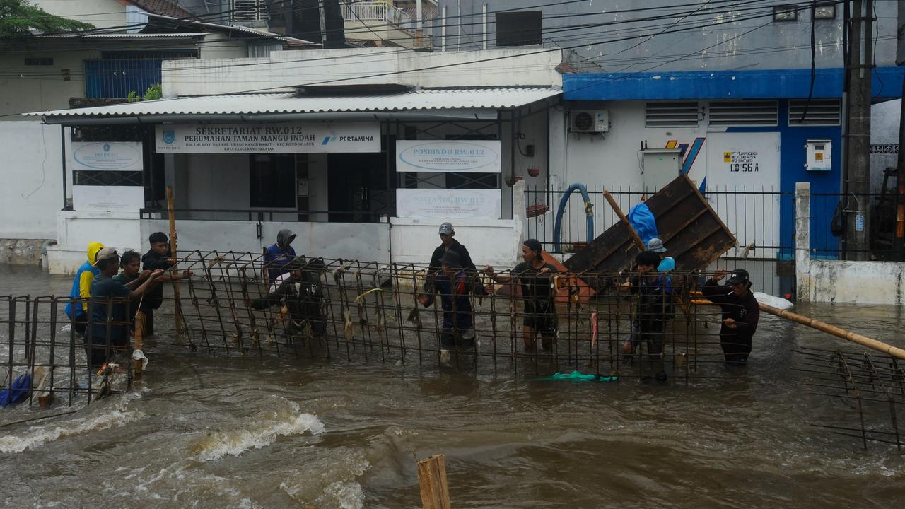 Banjir rendam Perumahan Taman Mangu Indah di Tangerang Selatan