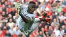 Edouard Mendy merupakan kiper berumur 30 tahun ke atas paling berharga saat ini. Kiper kelahiran 1992 tersebut tercatat memiliki nilai pasar sebesar 32 juta euro. Mendy juga mampu tampil gemilang dengan membuat 15 clean sheet dalam 30 penampilannya musim ini bersama Chelsea. (AFP/Paul Ellis)