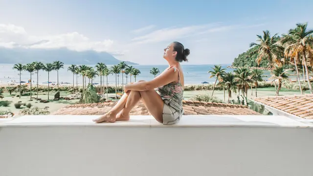 Berjemur di Bawah Sinar Matahari