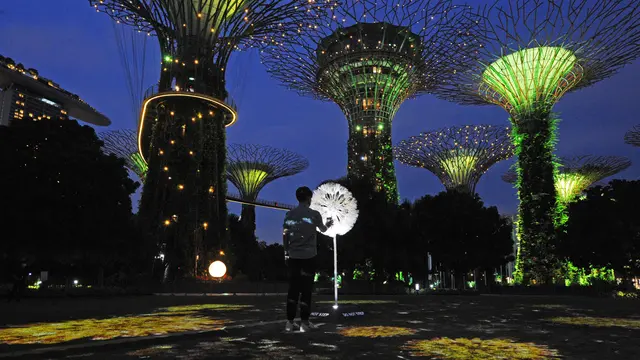 Instalasi Dandelion di Garden By The Bay Singapura
