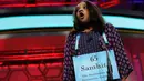 Samhita Kumar (11), peserta dari California, terkejut setelah selesai mengeja kata-kata dalam bahasa Inggris pada acara 90th Scripps National Spelling Bee di Oxon Hill, Maryland, Kamis (1/6). (AP Photo/Jacquelyn Martin)