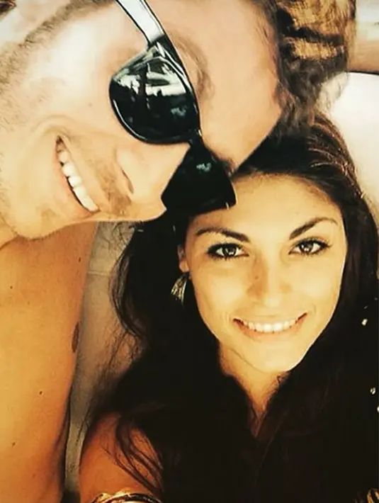 Media di Italia menyebutkan Rossi ingin menikah dengan Morselli, yang kini merupakan tunangannya. (Via Instagram/@Lalindaa)