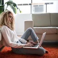 Ilustrasi WFH. Sumber foto: unsplash.com/Thought Catalog.