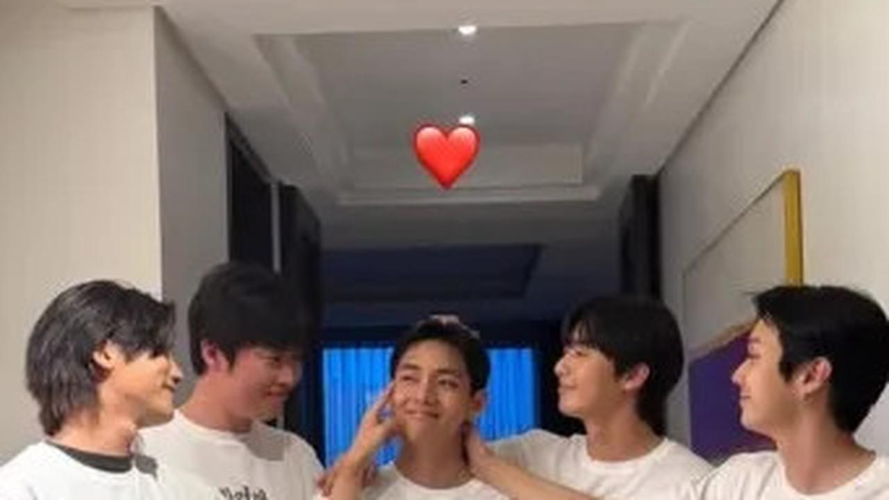 V BTS Pulang Wamil, Wooga Squad Menyambut Anak Kesayangan Para Hyung