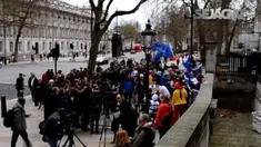 Kelompok penentang Brexit mendatangi Gedung Parlemen di London.