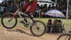 Antusiasme penonton cilik pada Festival BMX di kompleks Islamic Center, Sukada, Lampung, Minggu (19/3/2017) (Bola.com/Reza Bachtiar)