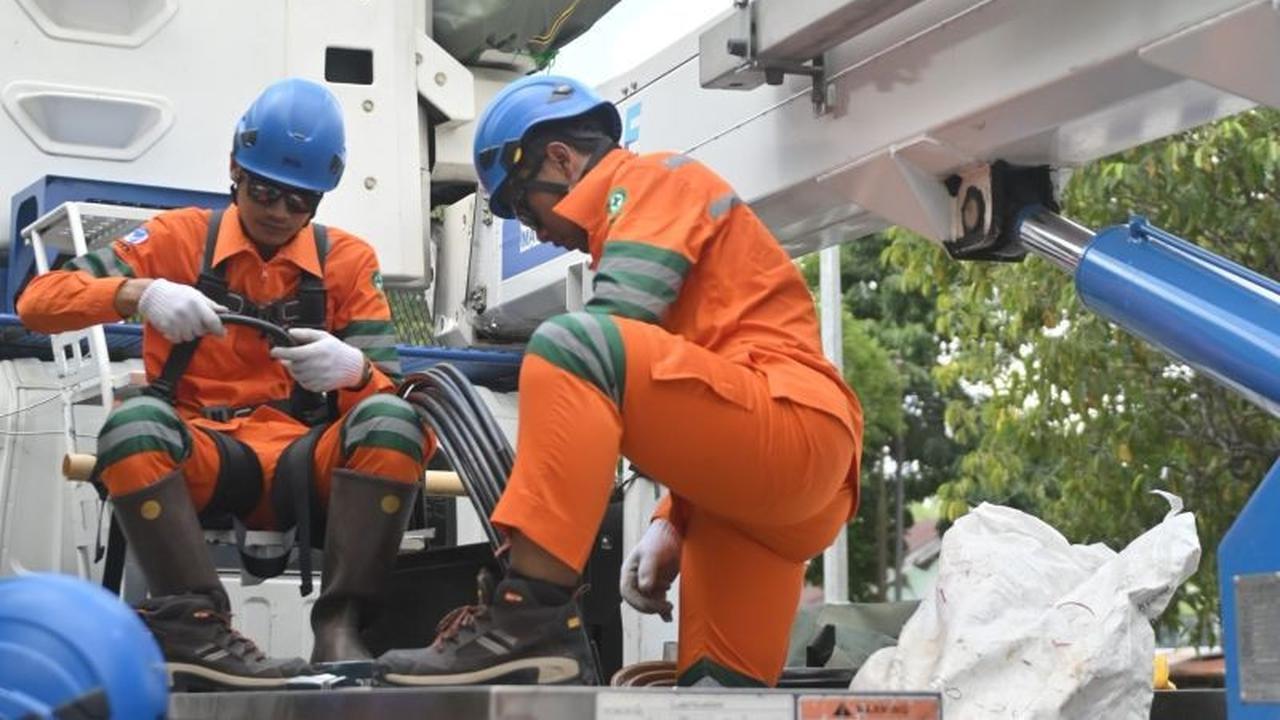 6 Tim PDKB PLN Kalselteng Siaga Jelang Musim Hujan: Pastikan Listrik Tanpa Padam di HSS!