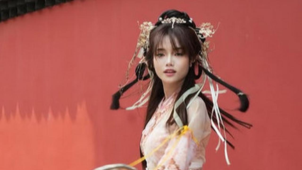 5 Potret Cantik Fuji Pakai Hanfu di China, Anggun Bak Putri Negeri Dongeng