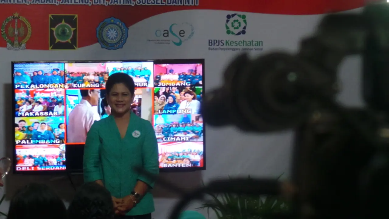 Iriana Jokowi: Salam IVA!