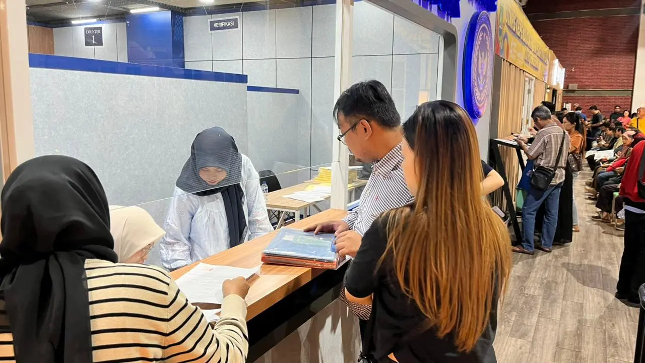 Suasana pelayanan permohonan paspor di Kantor Imigrasi Kelas I Khusus Non TPI Tangerang. Liputan6.com/Pramita)
