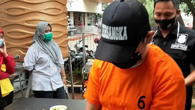 Pelaku pelecehan dan pemerasan penumpang di Bandara Soetta.