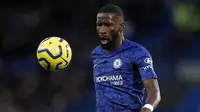 3. Antonio Rudiger - Antonio Rudiger diboyong Chelsea dari AS Roma pada tahun 2017. Pemain asal Jerman ini didatangkan Chelsea dengan biaya yang mencapai 35 juta euro. (AFP/ Adrian Dennis)