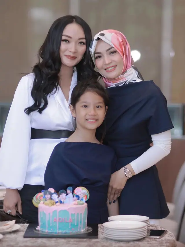 Potret 6 Seleb dan Mantan Istri Pasangan Rayakan Ultah Anak, Kompak Banget