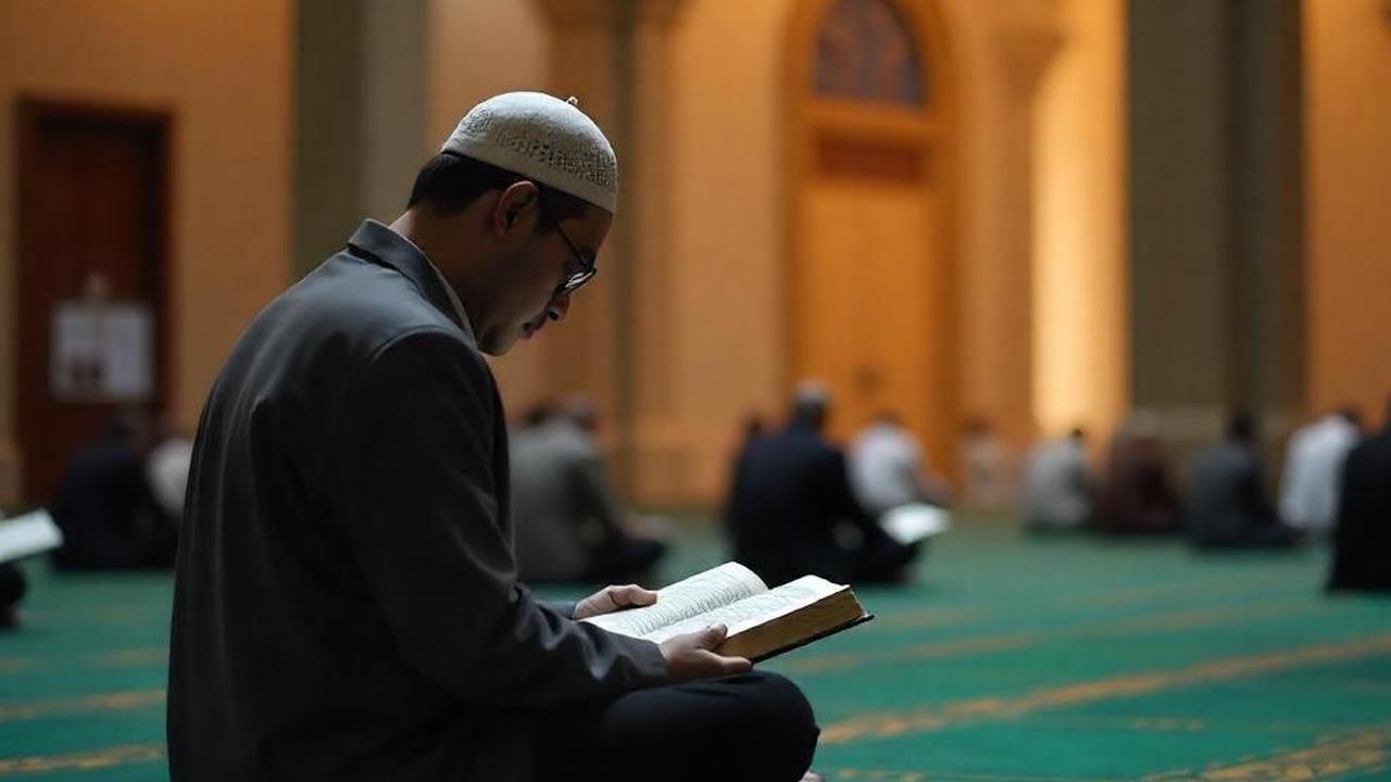 Ilustrasi i'tikaf di masjid