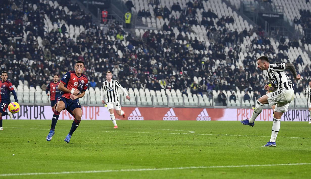 Bernardeschi tercatat mampu melakukan 6 tembakan, 57 sentuhan, 90% umpan sukses dan 1 umpan kunci. Ia juga berhasil mencetak satu gol untuk menggandakan keunggulan Juventus pada menit ke-83. (LaPresse via AP/Fabio Ferrari)