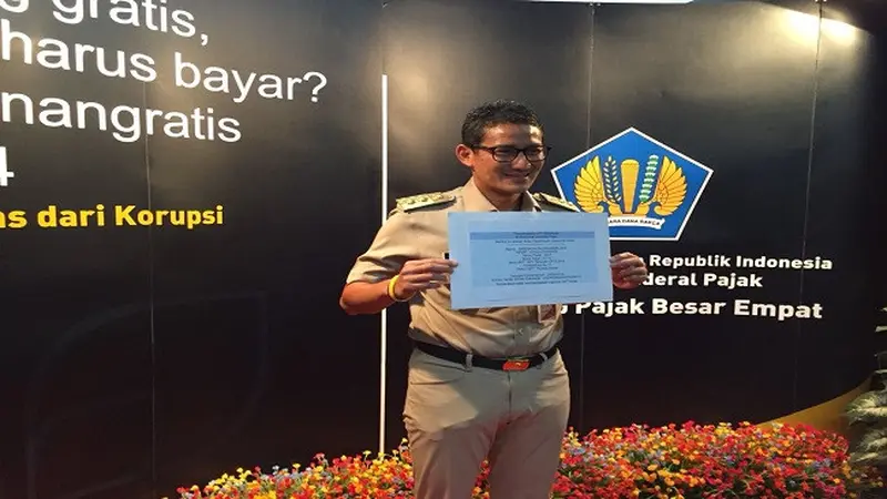 Wakil Gubernur DKI Jakarta Sandiaga Uno melaporkan SPT Pajak Tahunan. (Liputan6.com/Ilyas Istianur P)