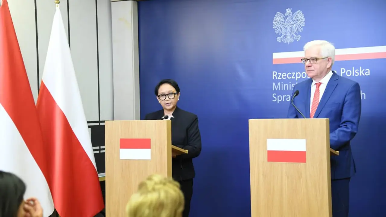 Menlu RI Retno Marsudi dan Menlu Polandia Jacek Czaputowicz (sumber: Kemlu RI)