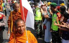 Mengenal Thudong, Ritual Jalan Kaki Ribuan Kilometer para Biksu