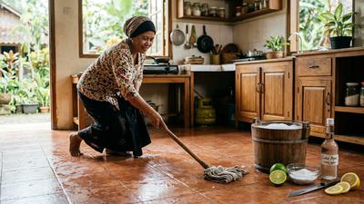 7 Cara Membersihkan Lantai dengan Bahan Dapur, Praktis dan Hemat
