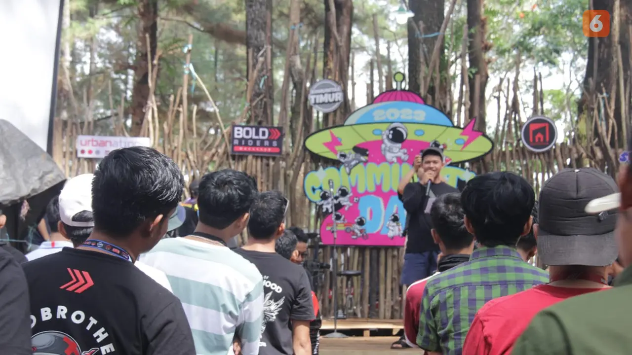 Kolaborasi Seru Komunitas Motor dan Suporter Bola Lokal