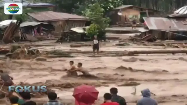 Sebuah rekaman video amatir menunjukan kehancuran di dekat Semenanjung Zamboanga, Filipina selatan.