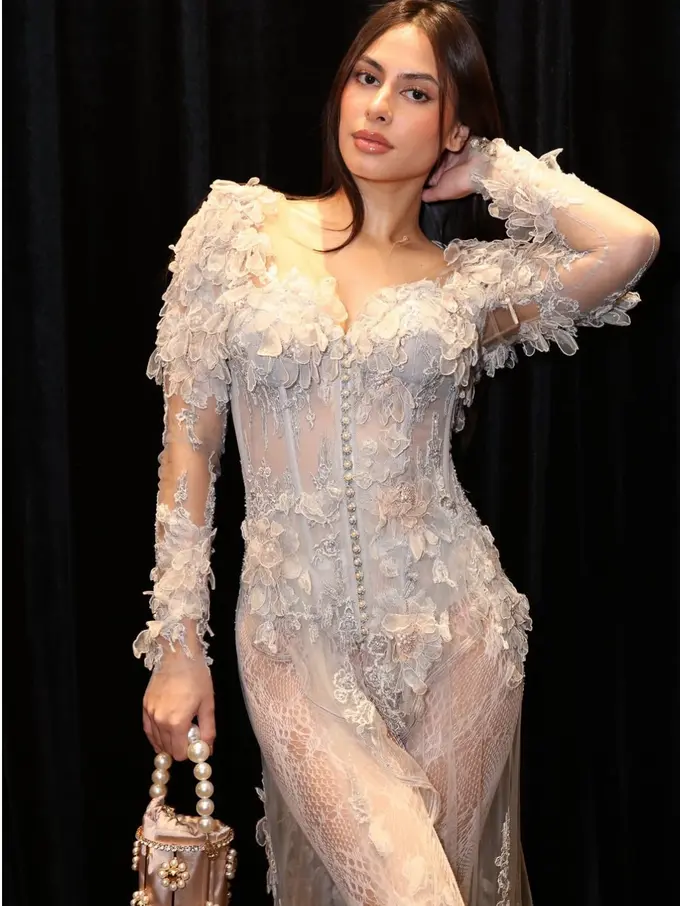 Gaya Valerie Thomas Tampil Pantsless