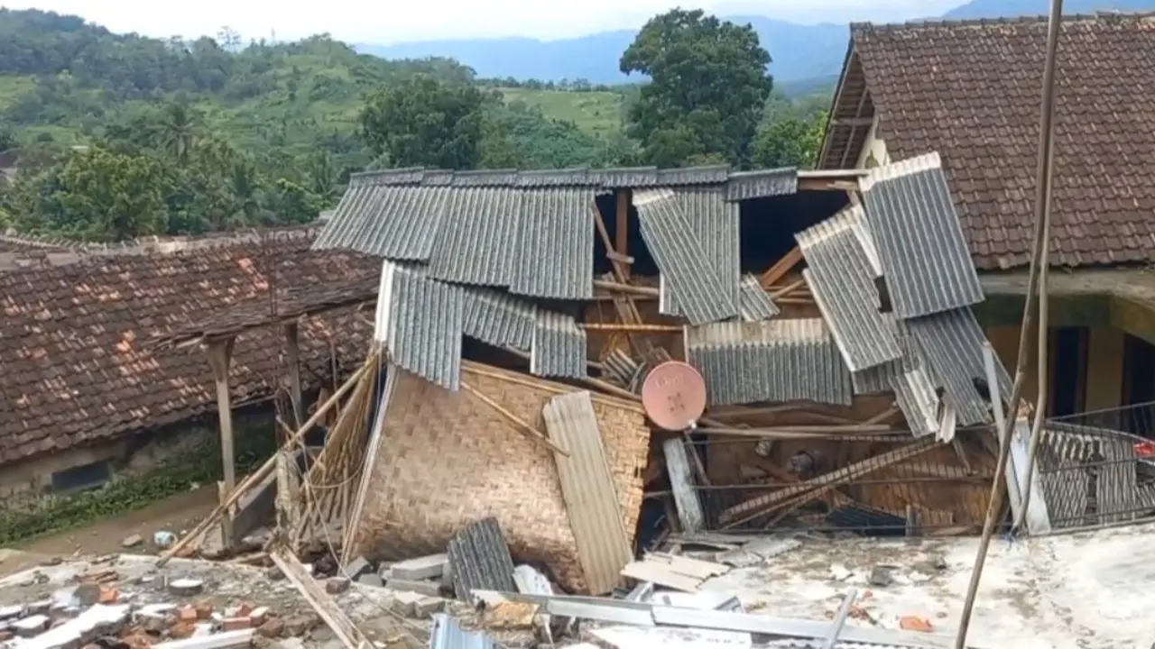 Pergerakan Tanah di 2 Desa Sukabumi Bikin 70 Rumah Rusak Berat