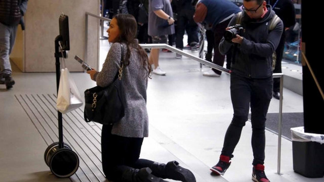 Robot di Sydney ini ikut antre iPhone 6s sejak subuh
