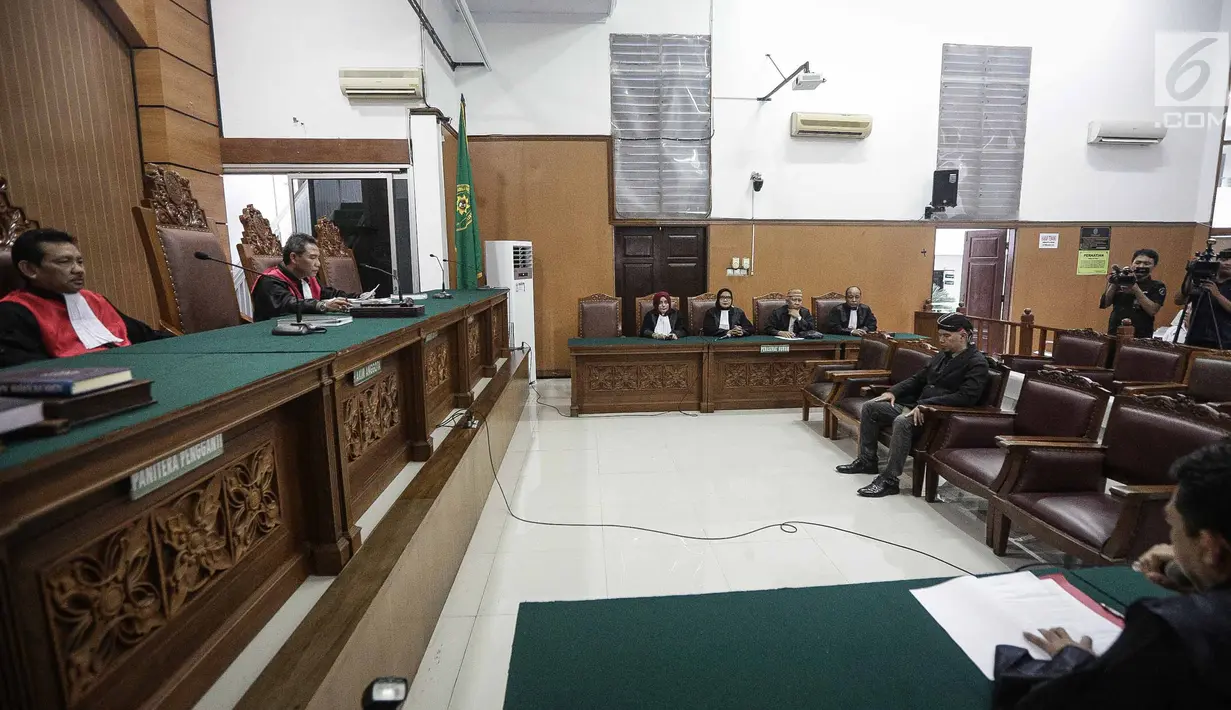 Suasana sidang kasus ujaran kebencian (Hate Speech) di media sosial Twitter, Ahmad Dhani di Pengadilan Negeri Jakarta Selatan, Senin (30/4). Sidang tersebut beragendakan tanggapan Jaksa penuntut umum. (Liputan6.com/Faizal Fanani)