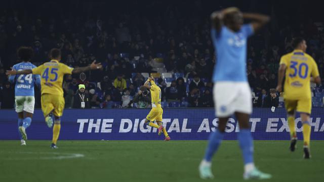 Foto: Kebobolan 4 Gol di Babak Kedua, Napoli Disingkirkan Frosinone di Kandang Sendiri pada Babak 16 Besar Coppa Italia