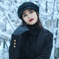 ilustrasi perempuan cantik/Photo by Hamid Tajik on Unsplash